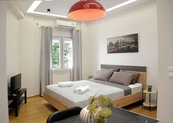 Apartment At Eksarhia Center